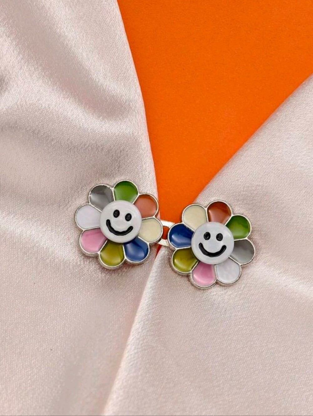 Cute Flower Waistband Adjustment Pins - Picture 3 of 5